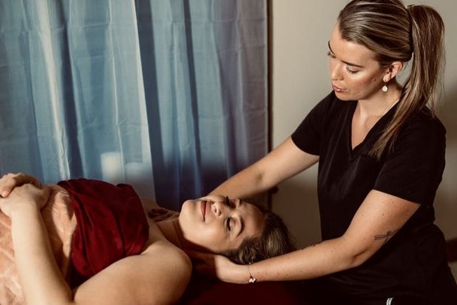 Cara Mengembangkan Keterampilan Sentuhan untuk Pijat yang Lebih Efektif