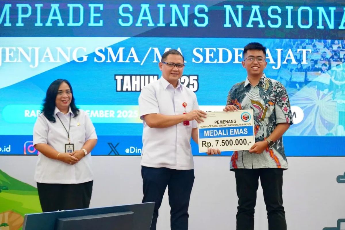 Gubernur Jatim beri bonus peraih medali OSN 2025
