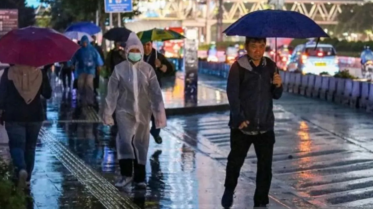 Sebagian Jakarta Diprakirakan Hujan Ringan Selasa Malam